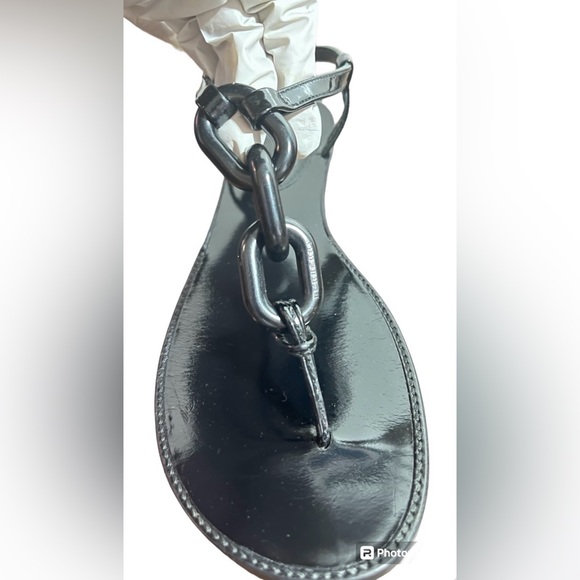 BURBERRY Black Link Patent Leather Chain Thong Sandals EU 39 US 8.5 Flats - Picture 2 of 11